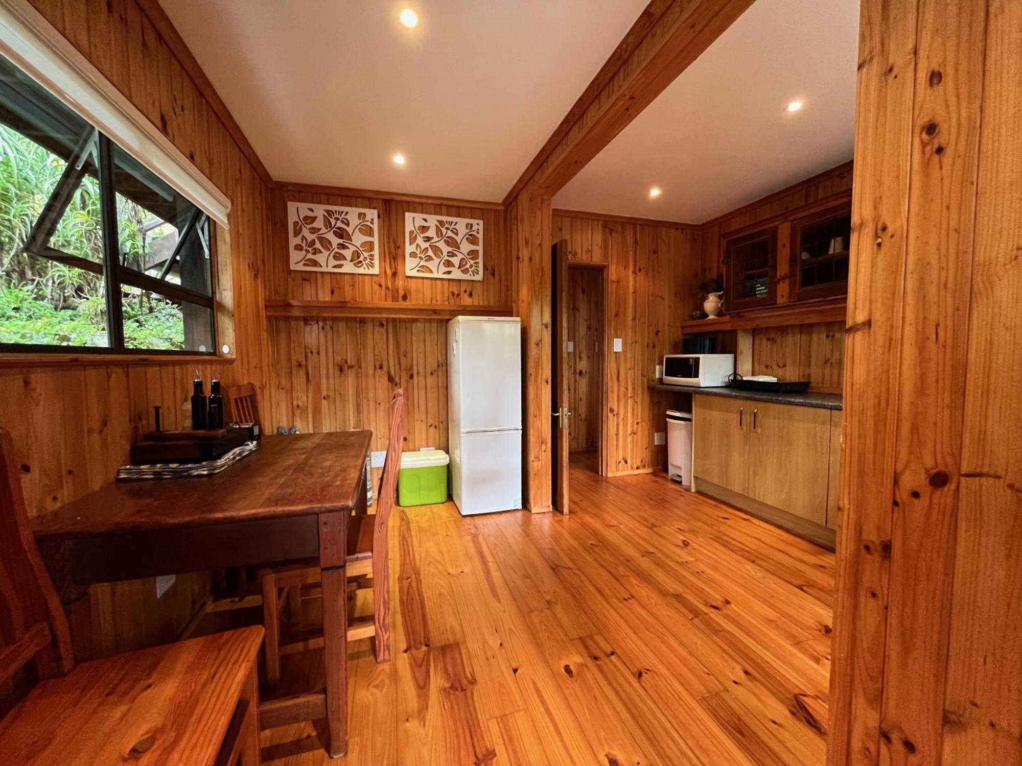Peaceful Guest Suite With Balcony Views And Garden Setting ブレントン・オン・シー エクステリア 写真