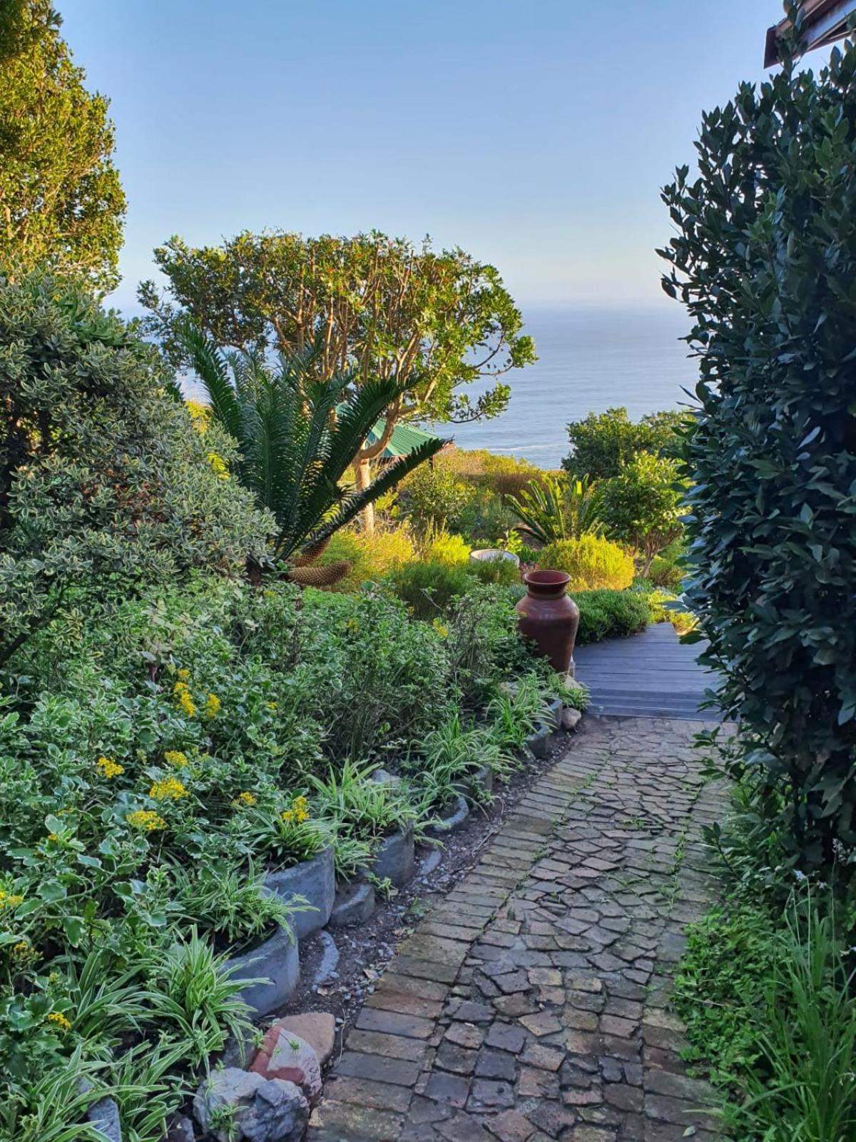Peaceful Guest Suite With Balcony Views And Garden Setting ブレントン・オン・シー エクステリア 写真